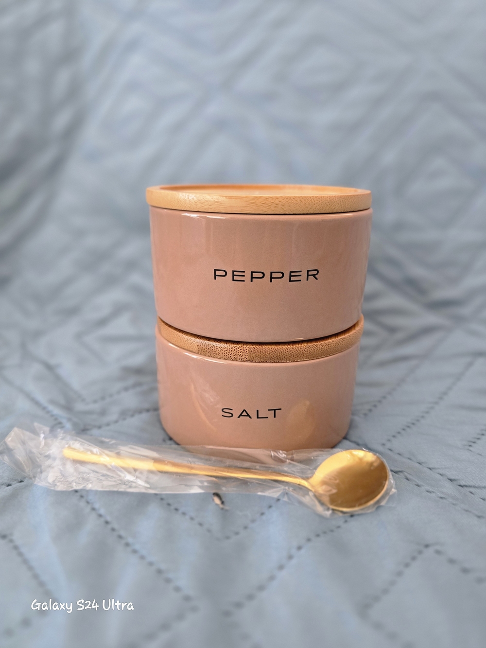 SALT & PEPPER Ceramic Spice Jars in Dusty Pink with Bamboo Lids